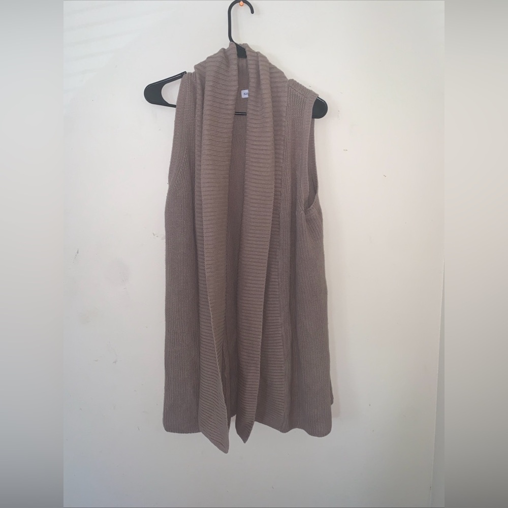 525 America Taupe Sleeveless Cardigan